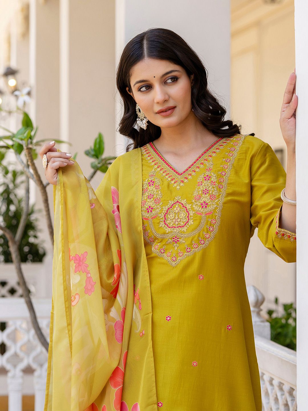 SANISA Women Ethnic Motifs Embroidered Sequinned Kurta with Trousers & With Dupatta