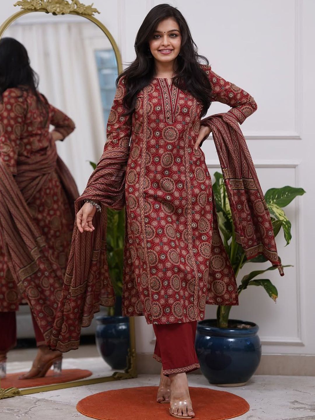 Art Avenue Floral Printed V-Neck Pure Cotton Kurta With Trousers