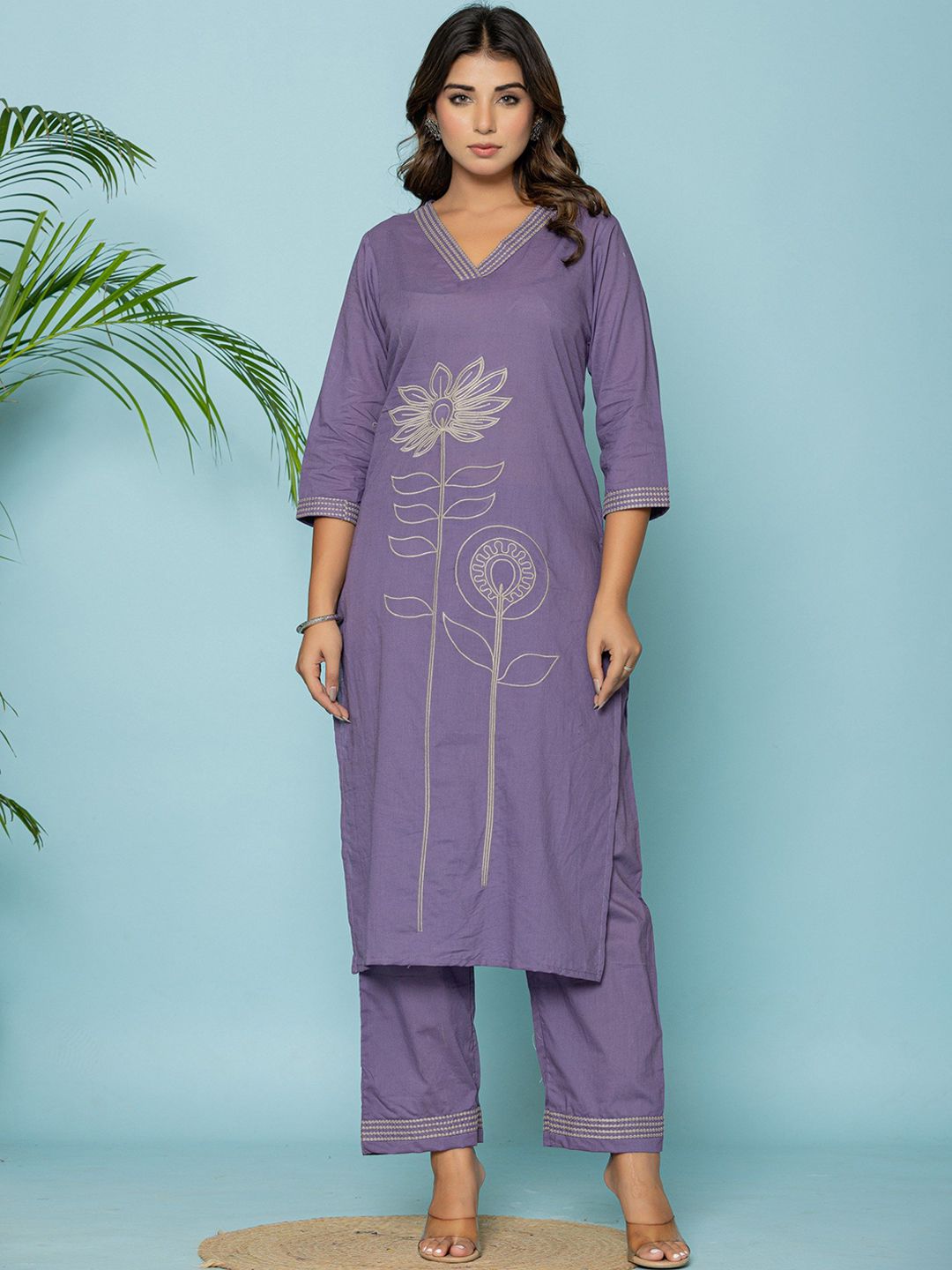 GHUMMAN SONAKSHI Women Floral Embroidered Thread Work Pure Cotton Kurta with Trousers