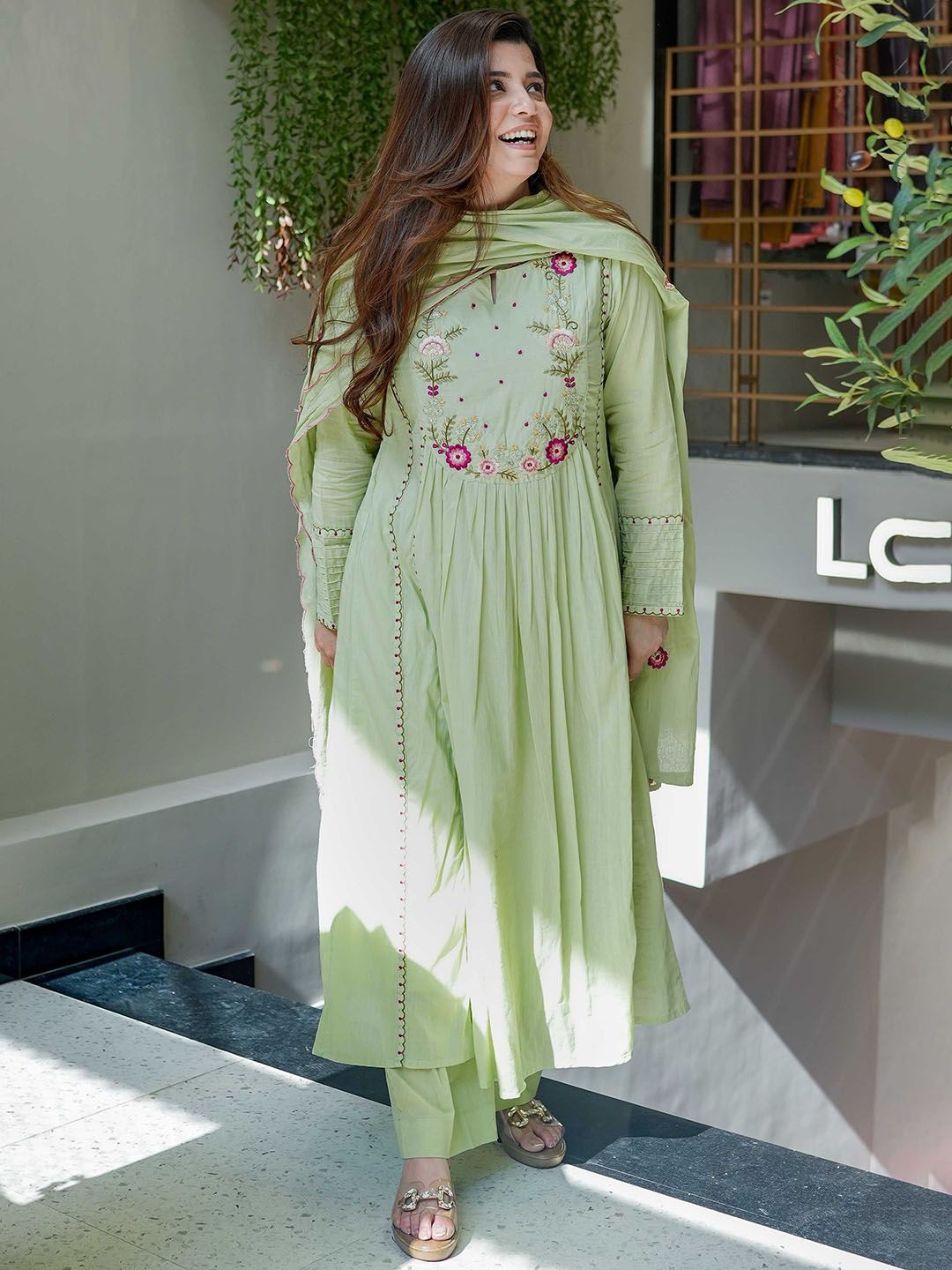 CREEPER Women Embroidered Regular Kurta with Trousers & With Dupatta