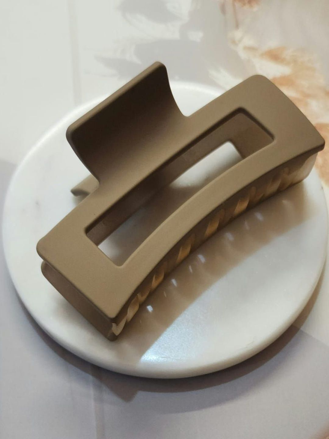 DIVASTRI Women Pack of 1 Plastic Claw Clip-picture-20