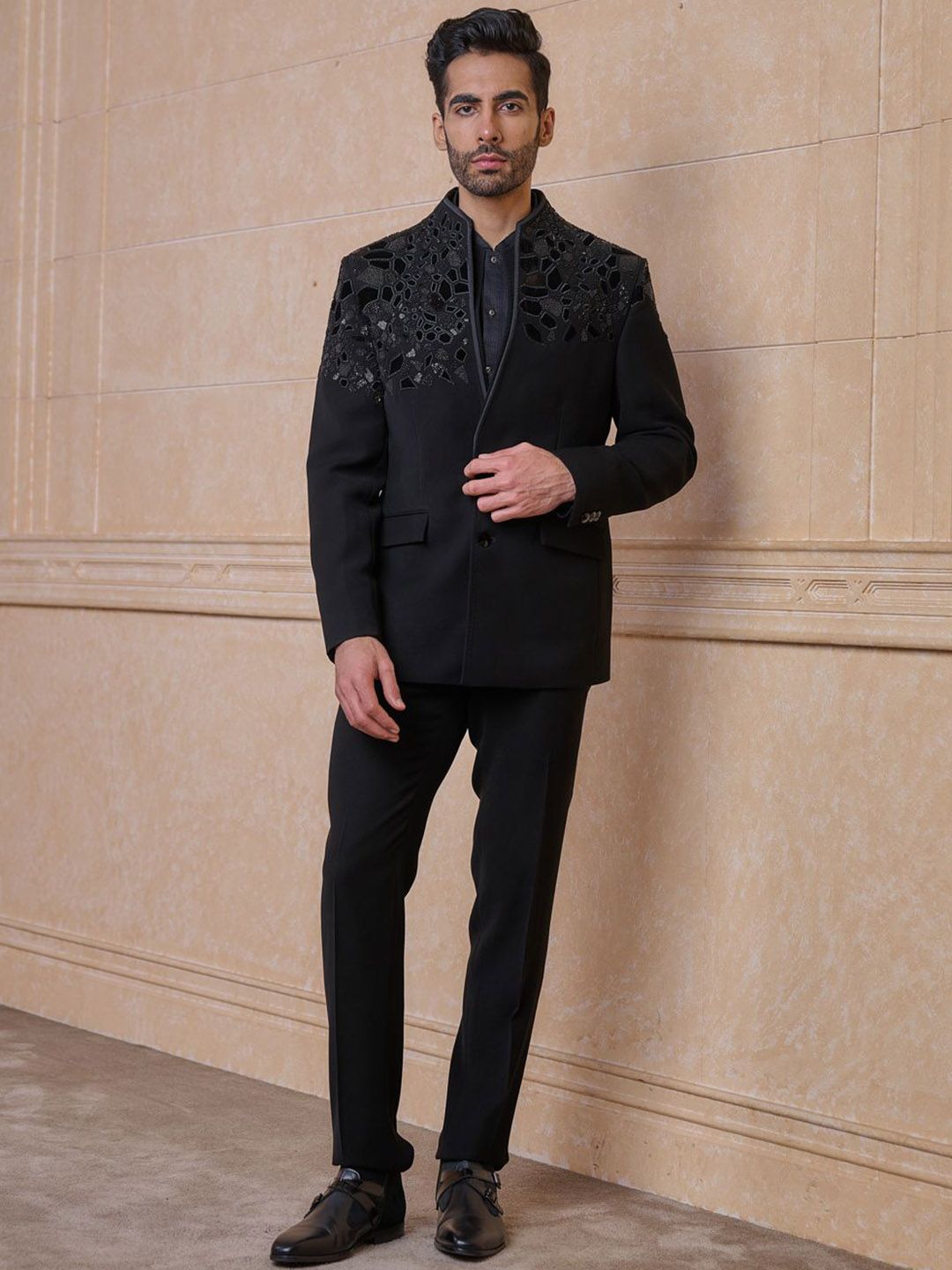 Tasva Men Double-Breasted 3-Piece Suit With Placement Applique Embroidery-picture-49
