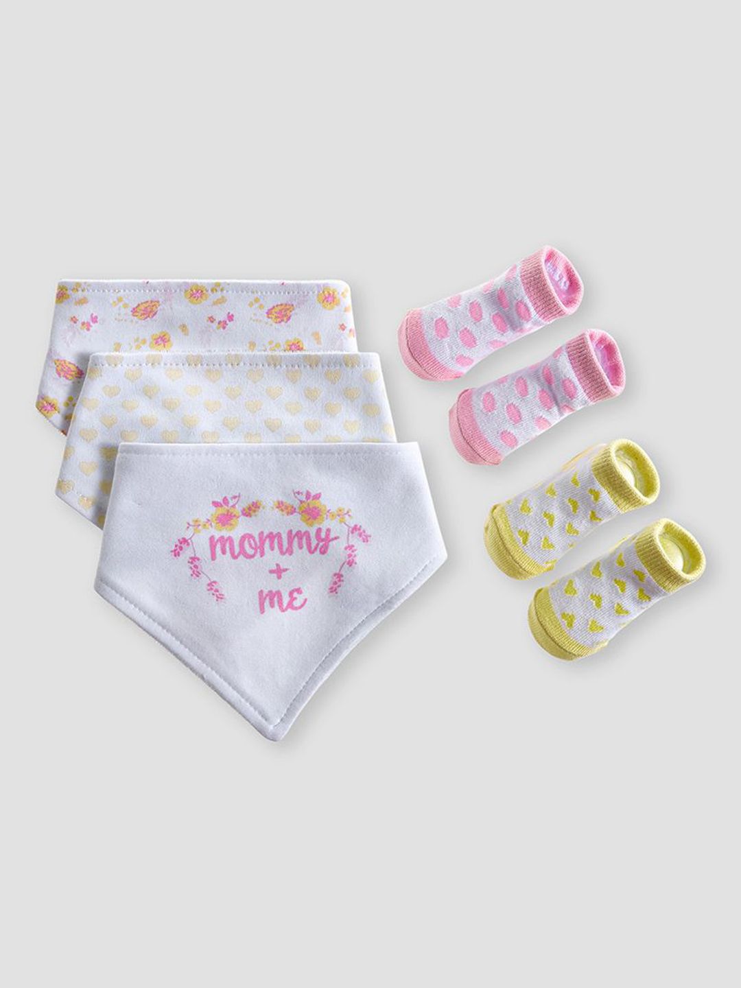 Juniors by Babyshop Infant Girls Pack Of 5 Printed Cotton Bibs & Booties Set-picture-39