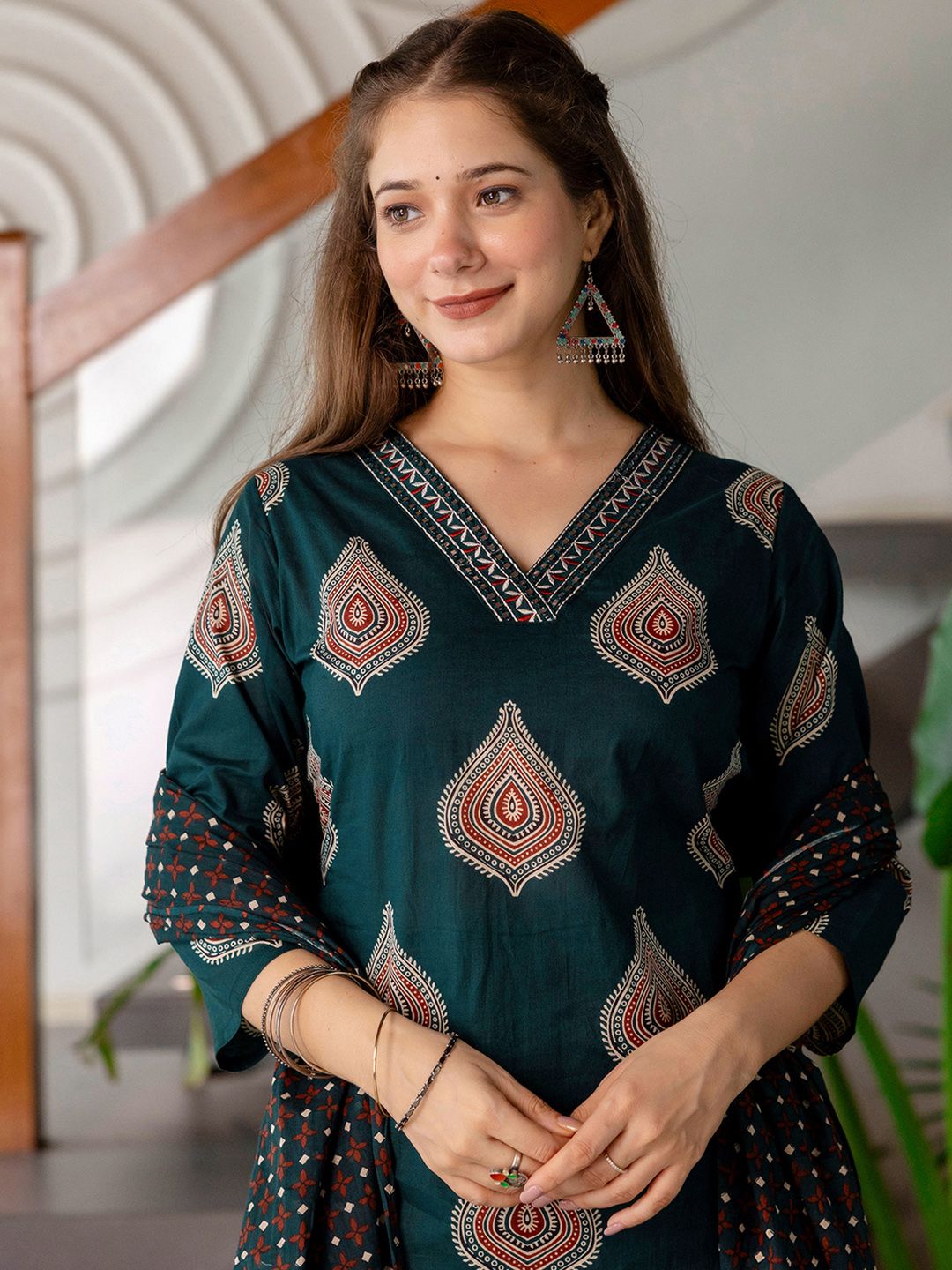 SKYLEE Women Ethnic Motifs Printed Regular Kurta with Trousers & Dupatta