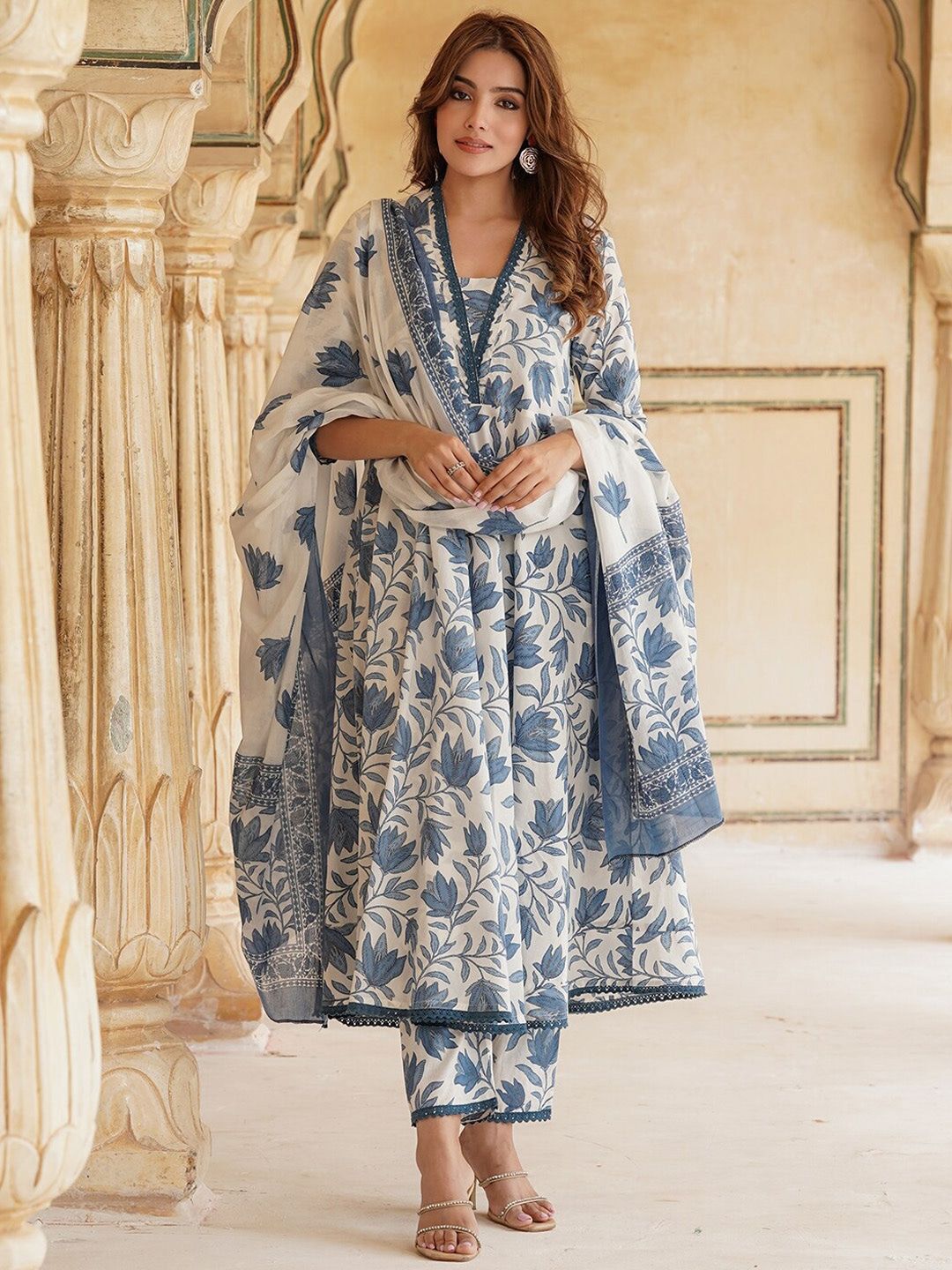 Anouk Rustic Women Floral Printed Kurta with Trouser & Dupatta