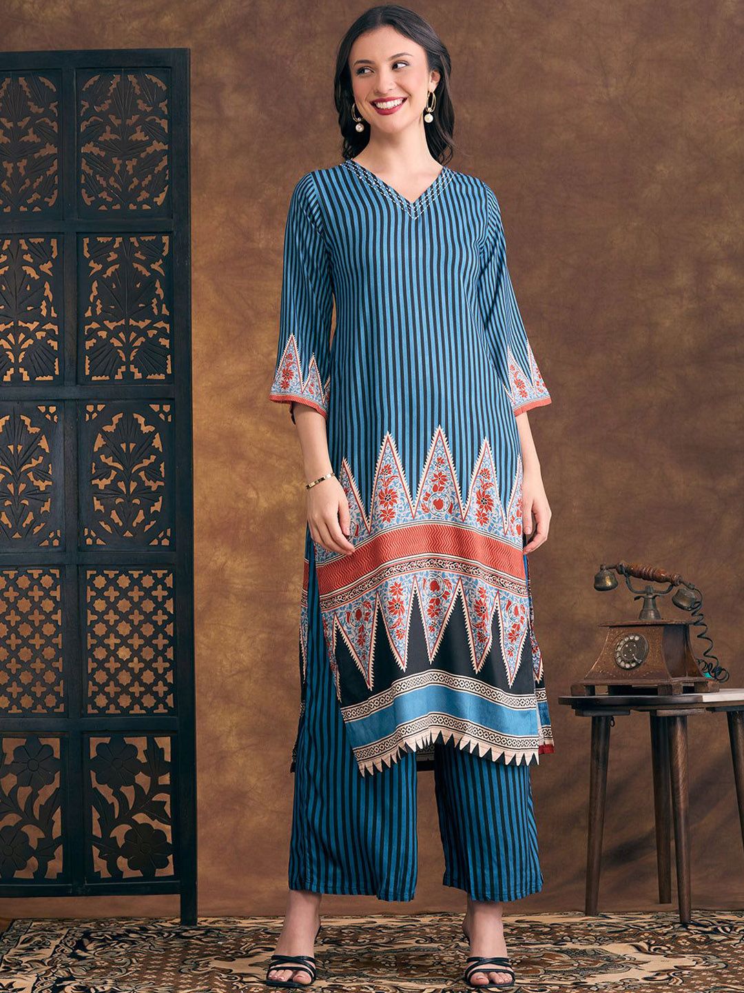 FASHOR Women Ethnic Motifs Printed V-Neck Straight Kurta with Palazzos