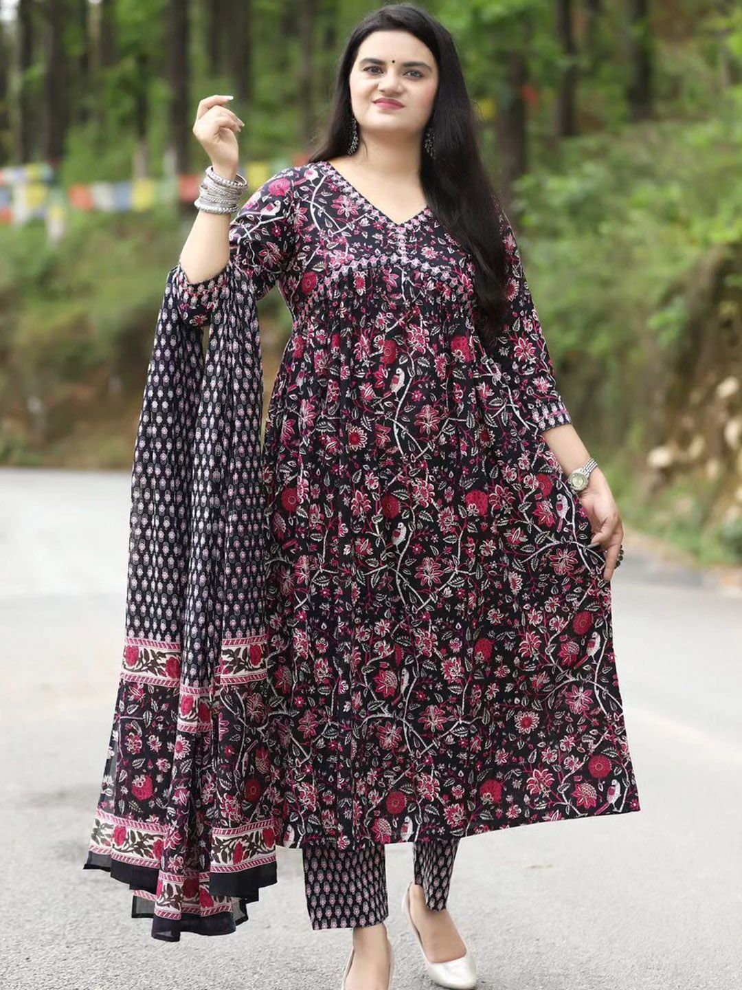 YUSRA Women Floral Printed Regular Kurta with Trousers & Dupatta