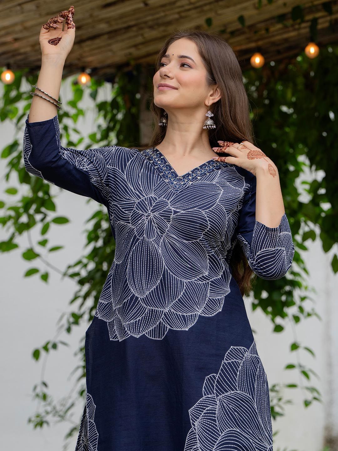 KJFAB Women Blue & White Floral Printed Cotton Kurta with Palazzos