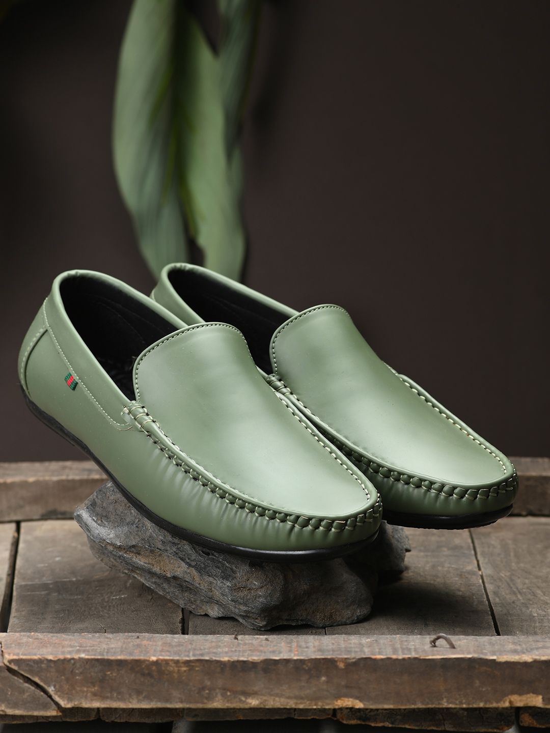 FOOTLOOSE Men Solid Comfort Insole Loafers-picture-21