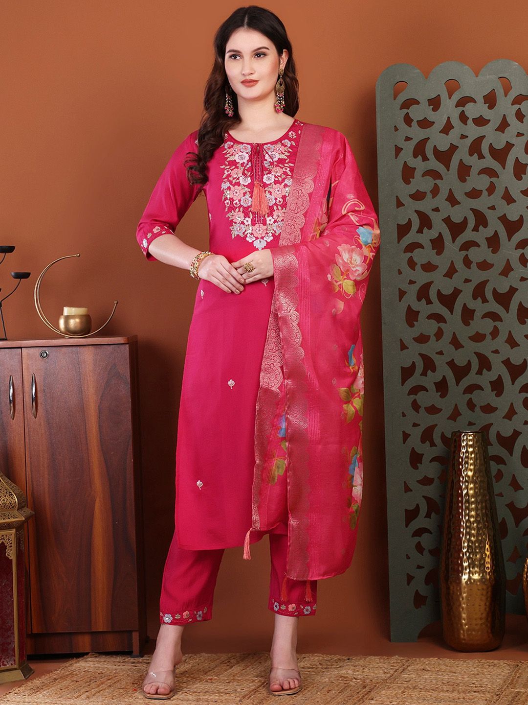 Milastru Women Floral Embroidered Regular Thread Work Kurta with Trousers & Dupatta