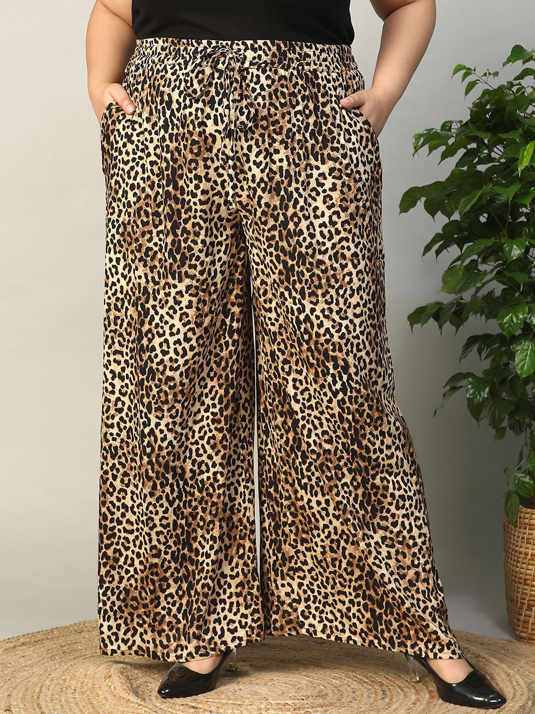 Oxolloxo Women Animal Printed Wide Leg Palazzos