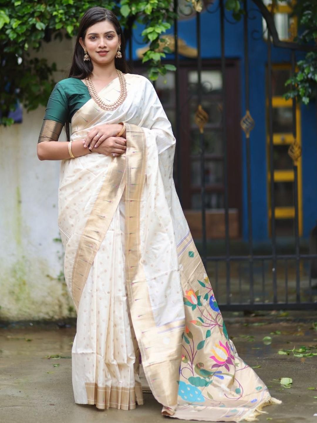 Royal Rajgharana Saree Floral Woven Design Pure Silk Paithani Saree-image-49