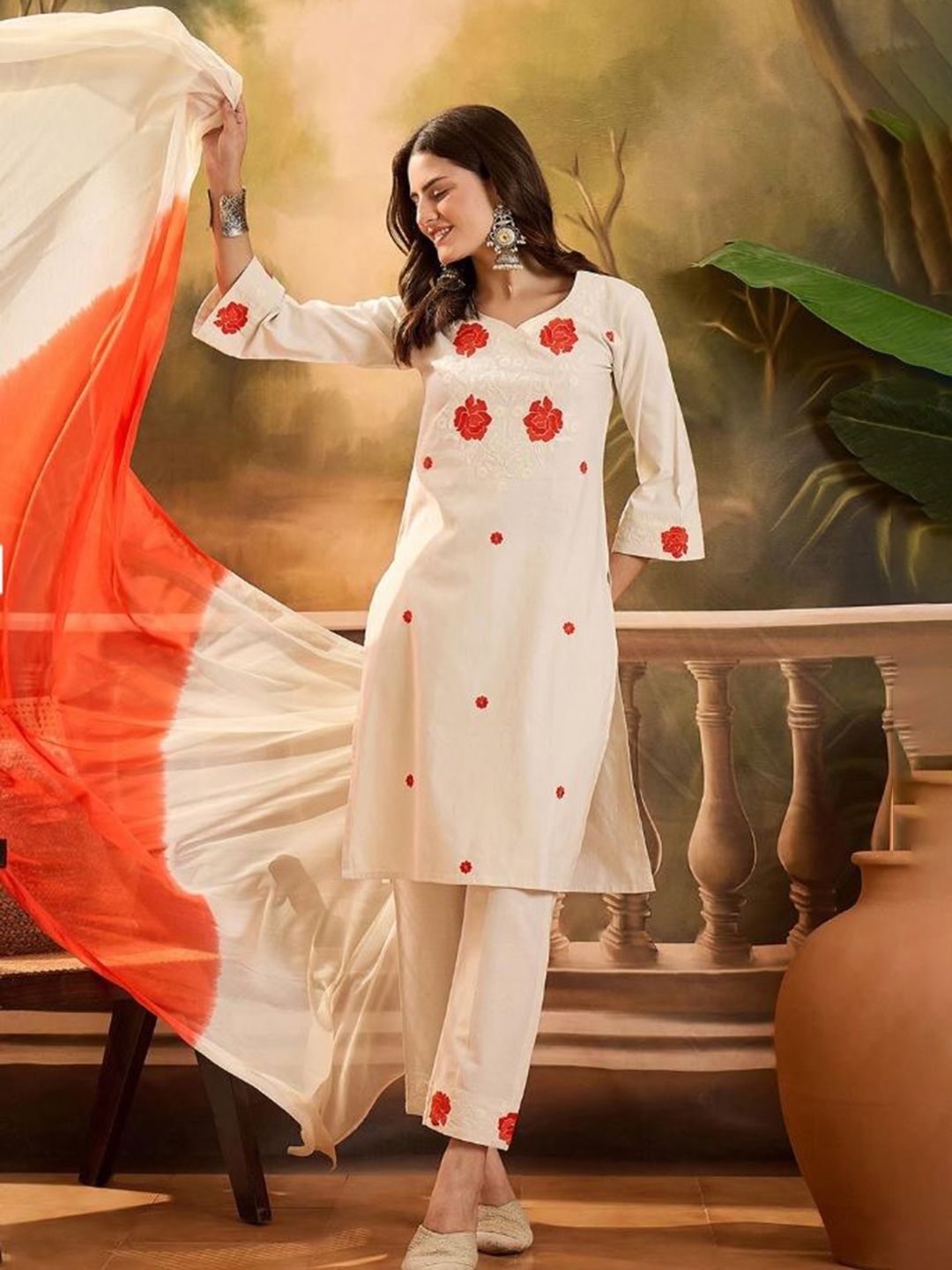 DIVASTRI Women Floral Embroidered Kurta with Trouser & Dupatta