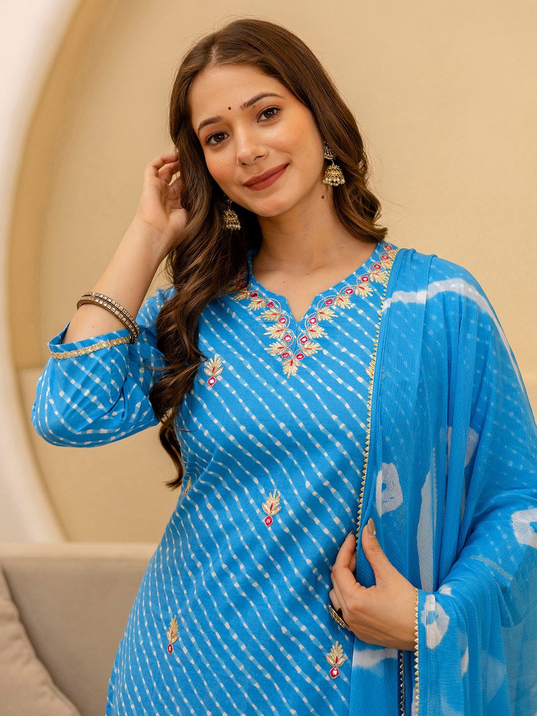 SKYLEE Women Leheriya Printed Kurta with Trousers & Dupatta