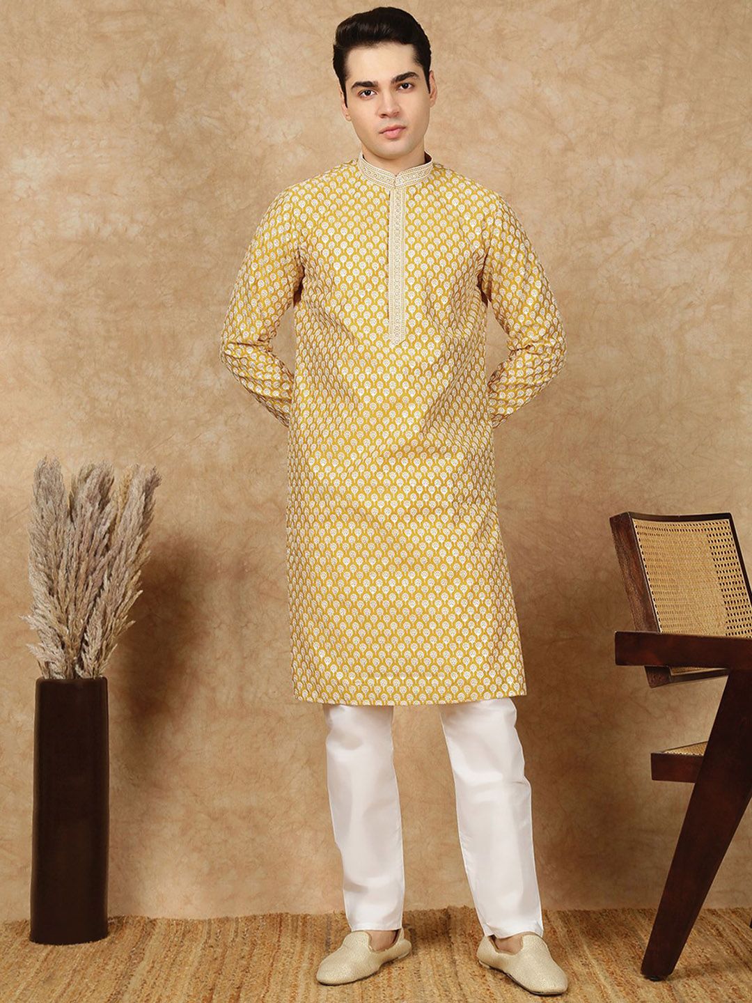 House of Pataudi Men Floral Embroidered Festive Straight Kurta-picture-10