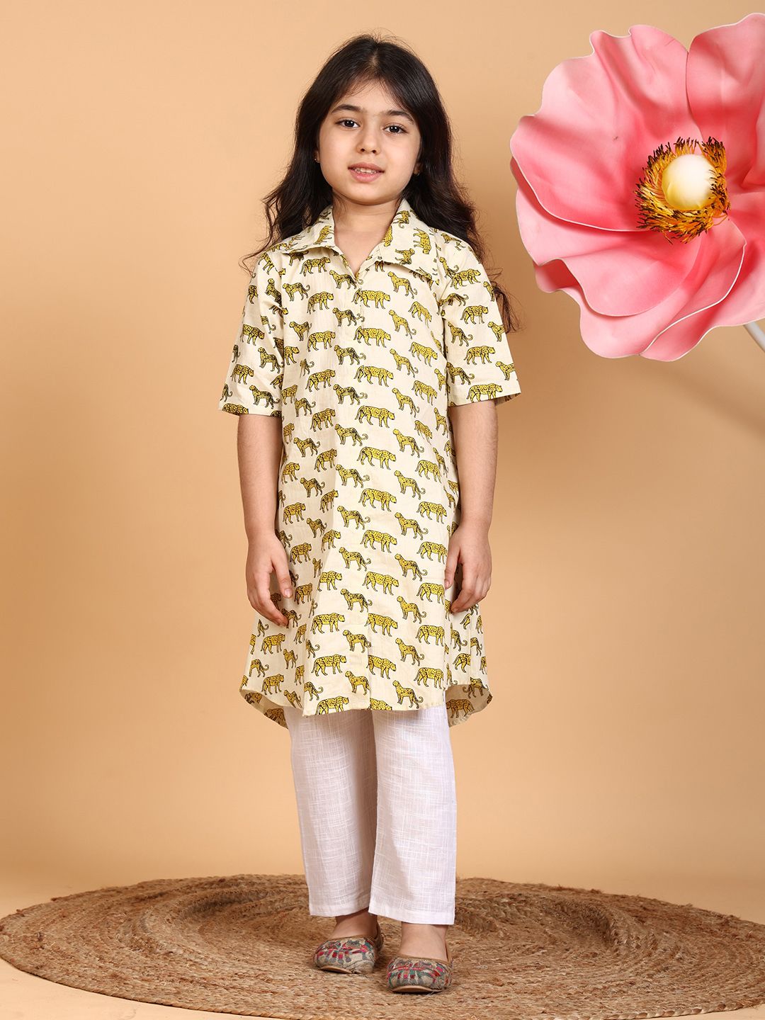 Sangria Girls Animal Printed Shirt Collar Pure Cotton Kurta With Trousers-picture-22