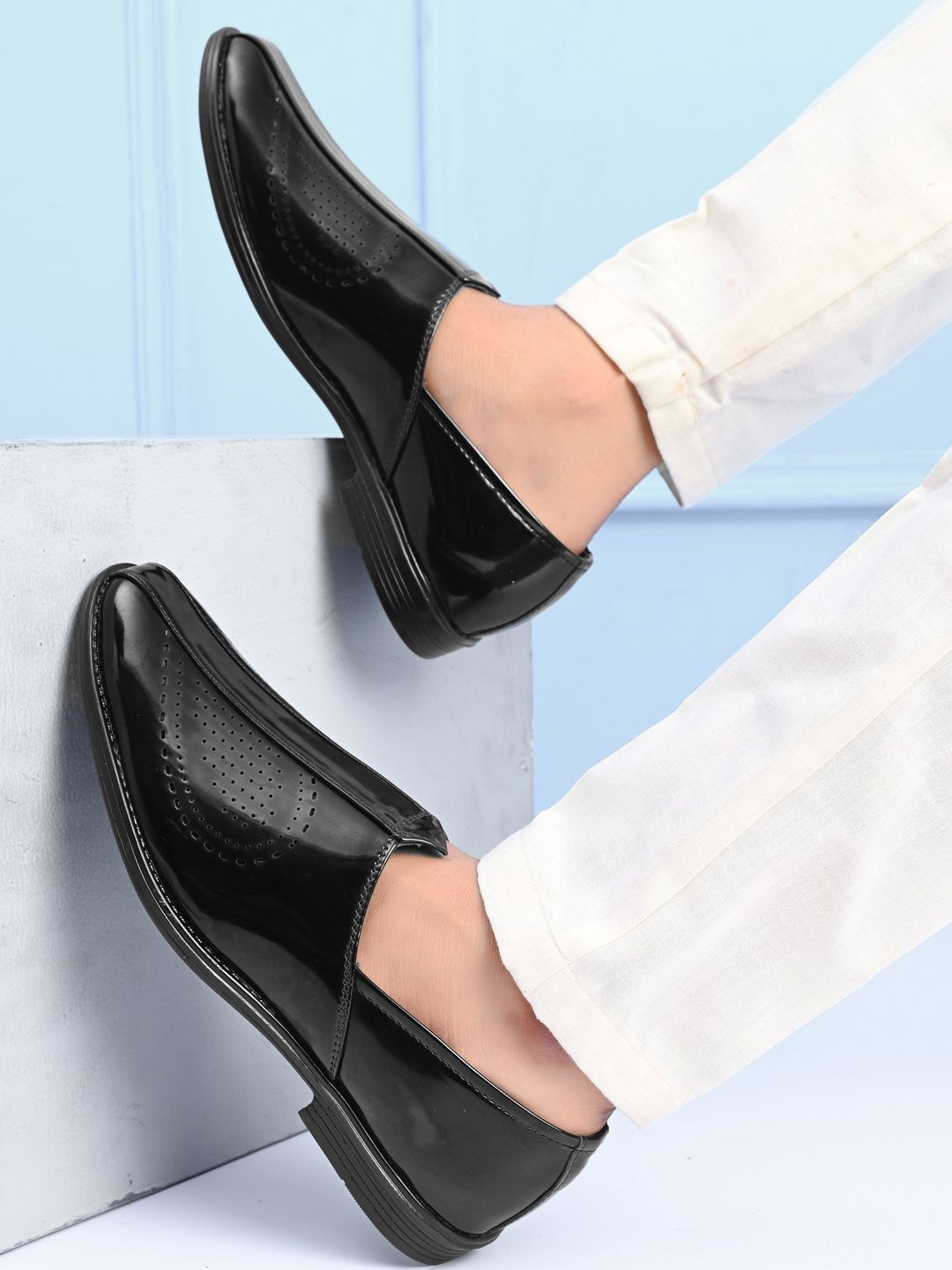 HERE&NOW Men Black Solid Mojaris-picture-30