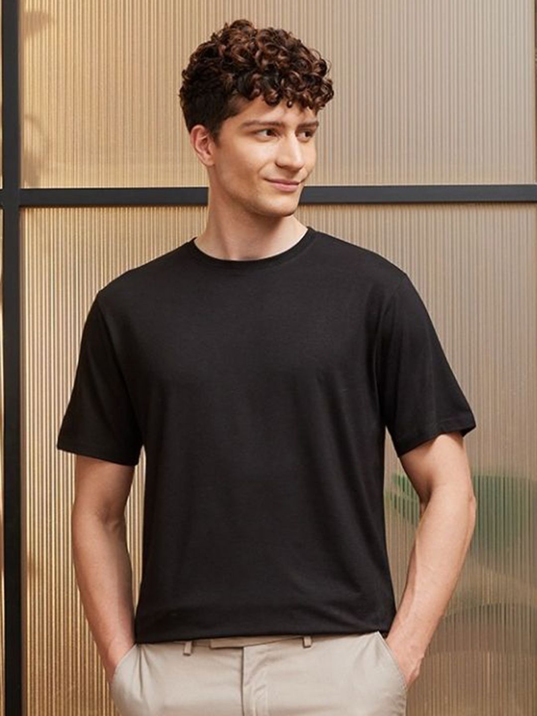 Wellbi Men Solid Round Neck T-shirt-image-1