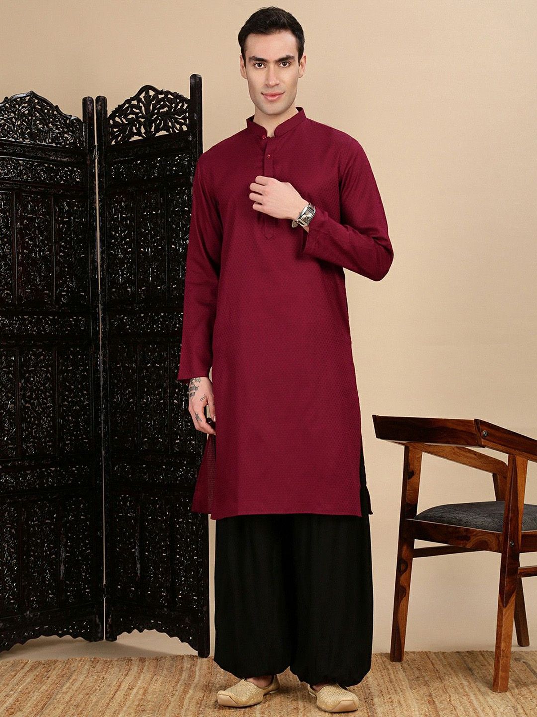 House of Pataudi Men Maroon Cotton Blend Regular Fit Kurta With Patiala-picture-31