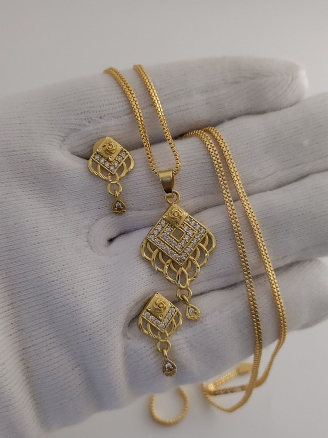 V.K.PAYAL.JEWELLERY Gold-Plated Artificial Stones Studded Jewellery Set-picture-25