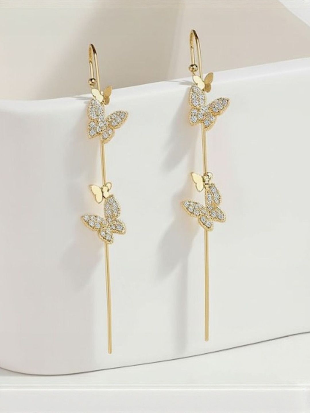 Vembley Gold-Plated Alloy Cubic Zirconia Ear Cuff-picture-14