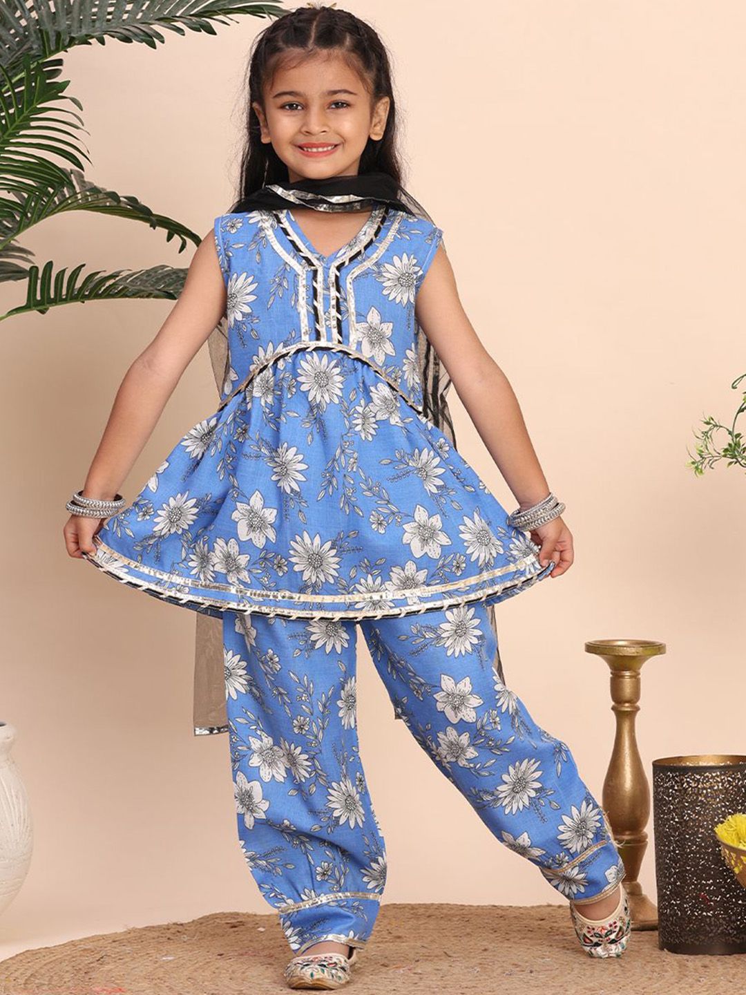 Cutiekins Girls Floral Printed Gotta Patti Kurta with Palazzos & Dupatta Kurta Sets-picture-25
