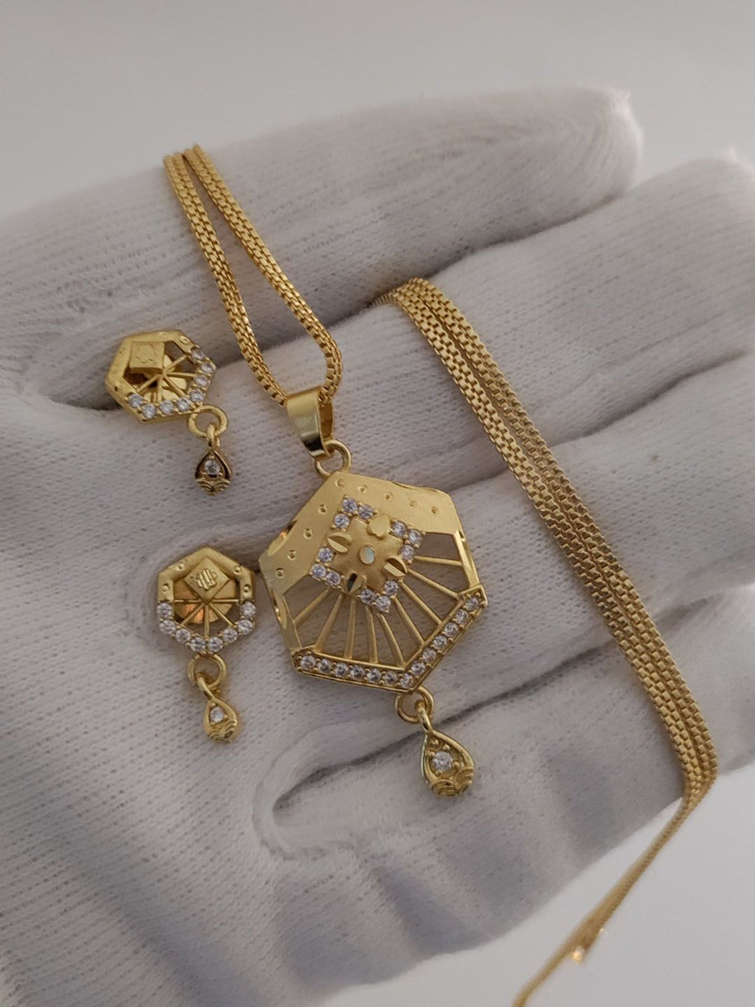 V.K.PAYAL.JEWELLERY Gold-Plated Artificial Stones Studded Jewellery Set-picture-33