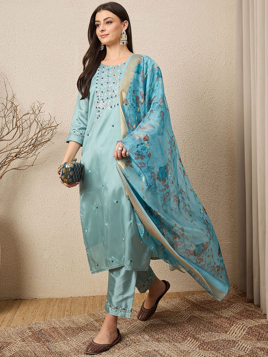 VredeVogel Floral Embroidered Round Neck Thread Work Kurta With Trousers & Dupatta