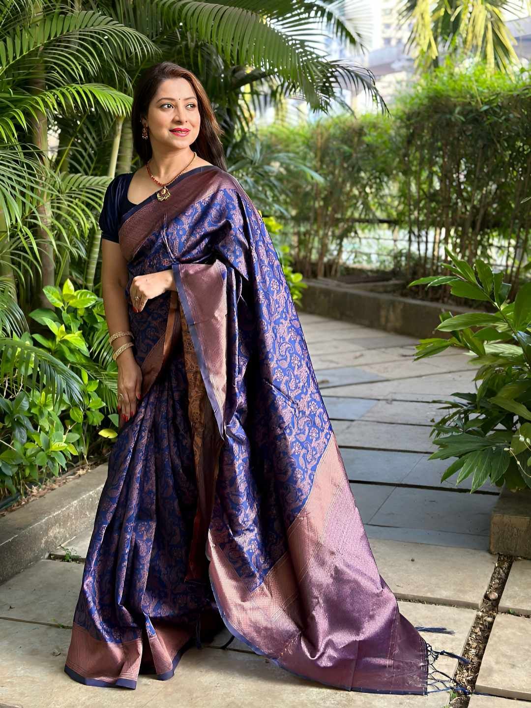 Shriyangan Ethnic Motifs Woven Design Zari Kanjeevaram Saree-picture-29