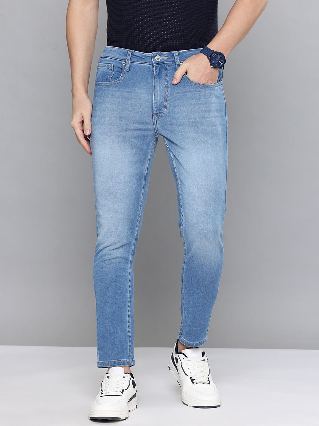 Flying Machine Men Relaxed Tapered Fit Mid-Rise Light Fade Stretchable Jeans-picture-34