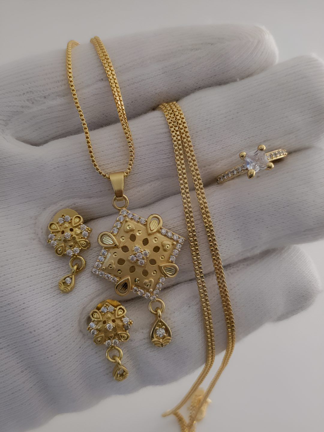 V.K.PAYAL.JEWELLERY Gold-Plated Artificial Stones Studded Pendant And Earrings-picture-27