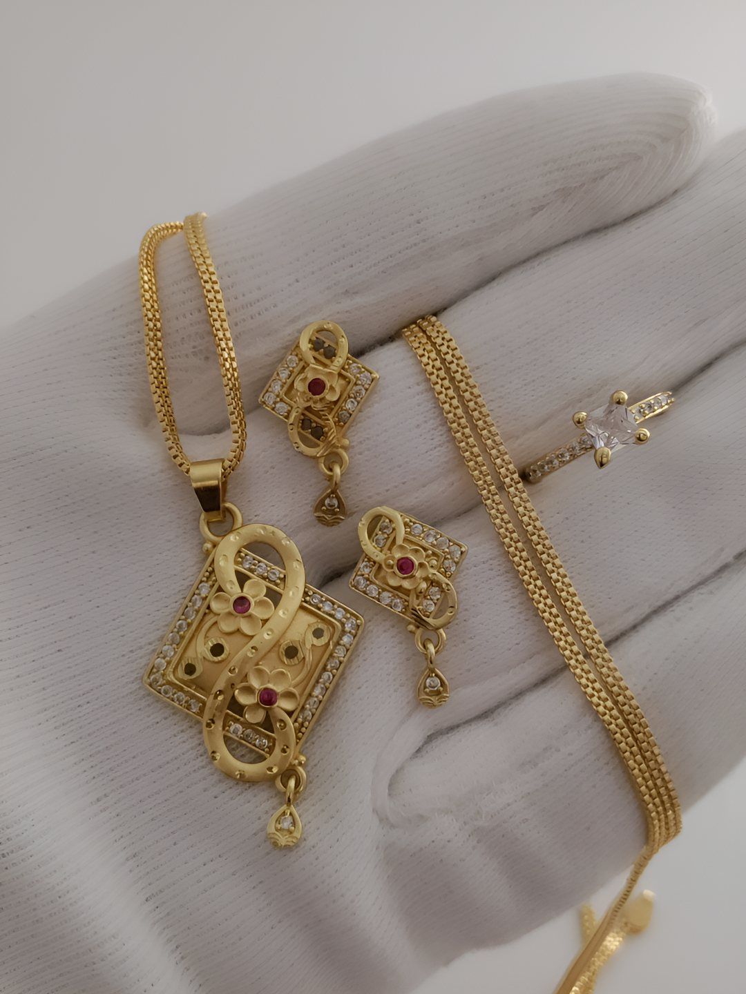 V.K.PAYAL.JEWELLERY Gold-Plated Artificial Stones Studded Necklace & Earrings-picture-10