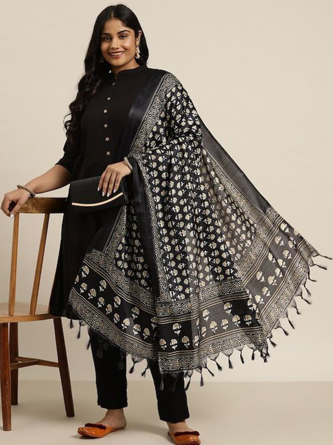 Varanga Ethnic Motifs Printed Dupatta-image-29