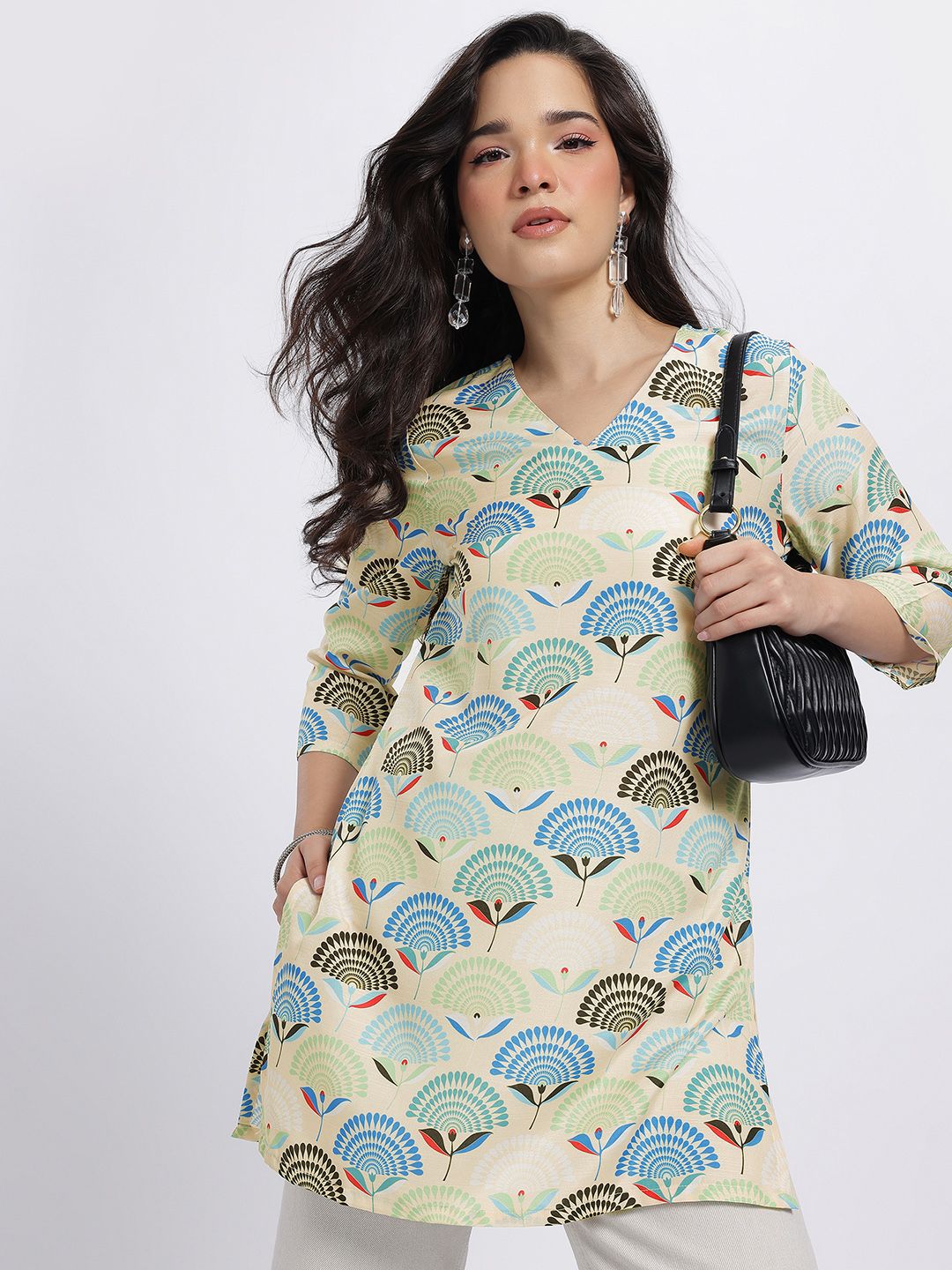 Anouk Rustic Ethnic Motifs Printed V-Neck Straight Kurti-picture-35