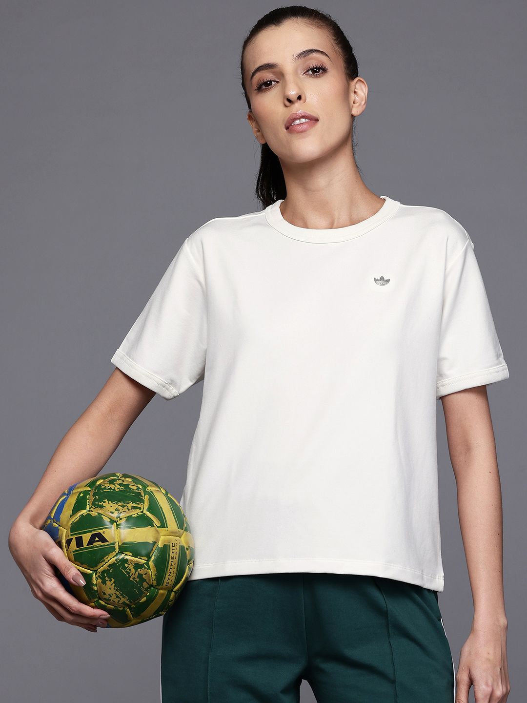 adidas originals Adidas Brand Logo Detail Drop-Shoulder Sleeves Essential T-shirt-picture-24