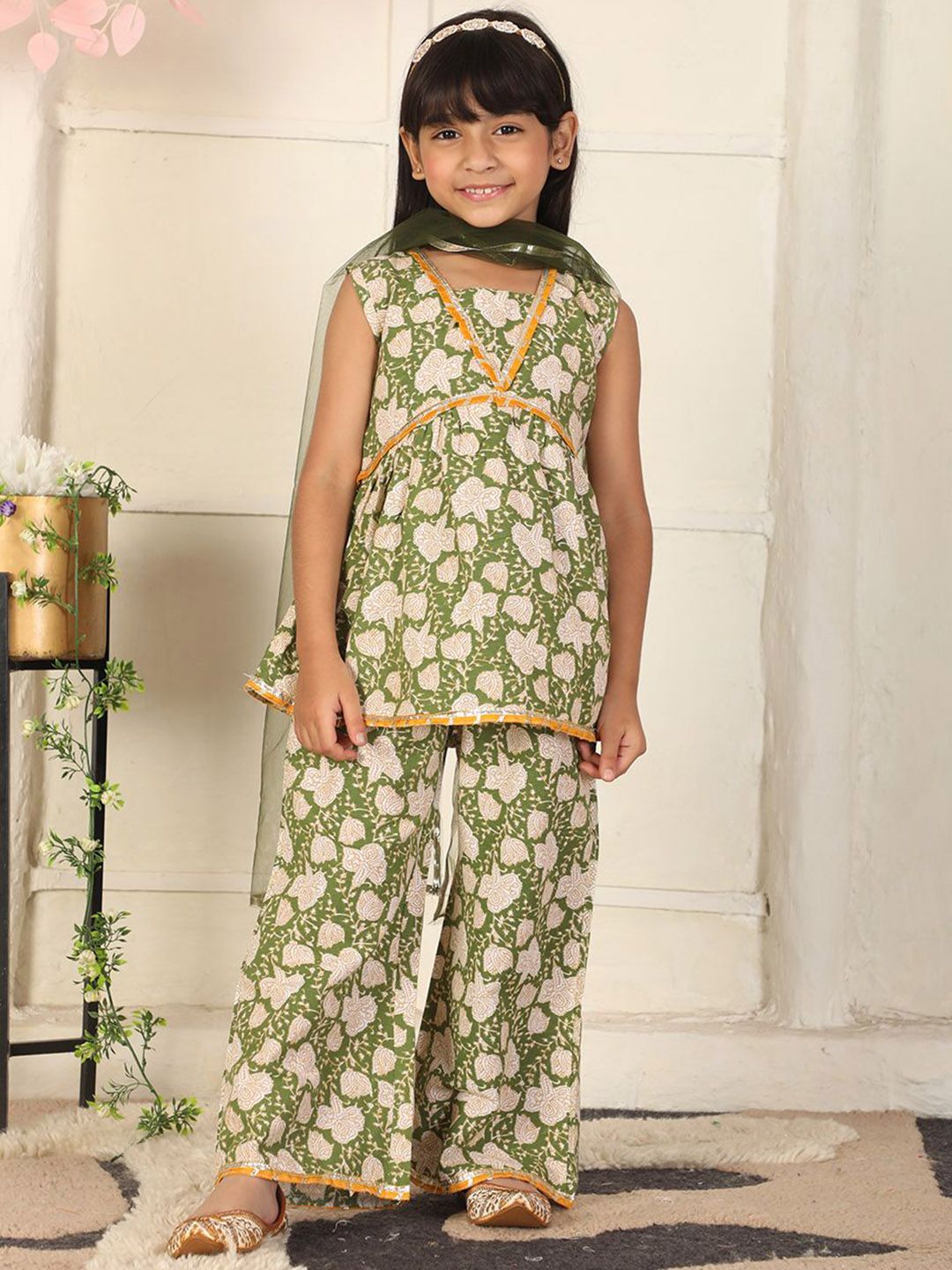 Cutiekins Girls Floral Printed V-Neck Gotta Patti Kurta With Palazzos & Dupatta-picture-18