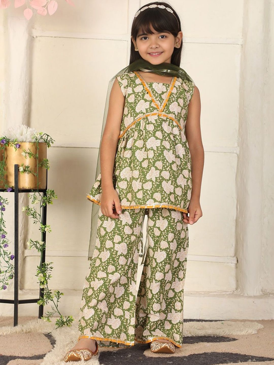Cutiekins Girls Floral Printed V-Neck Gotta Patti Kurta With Palazzos & Dupatta-picture-11