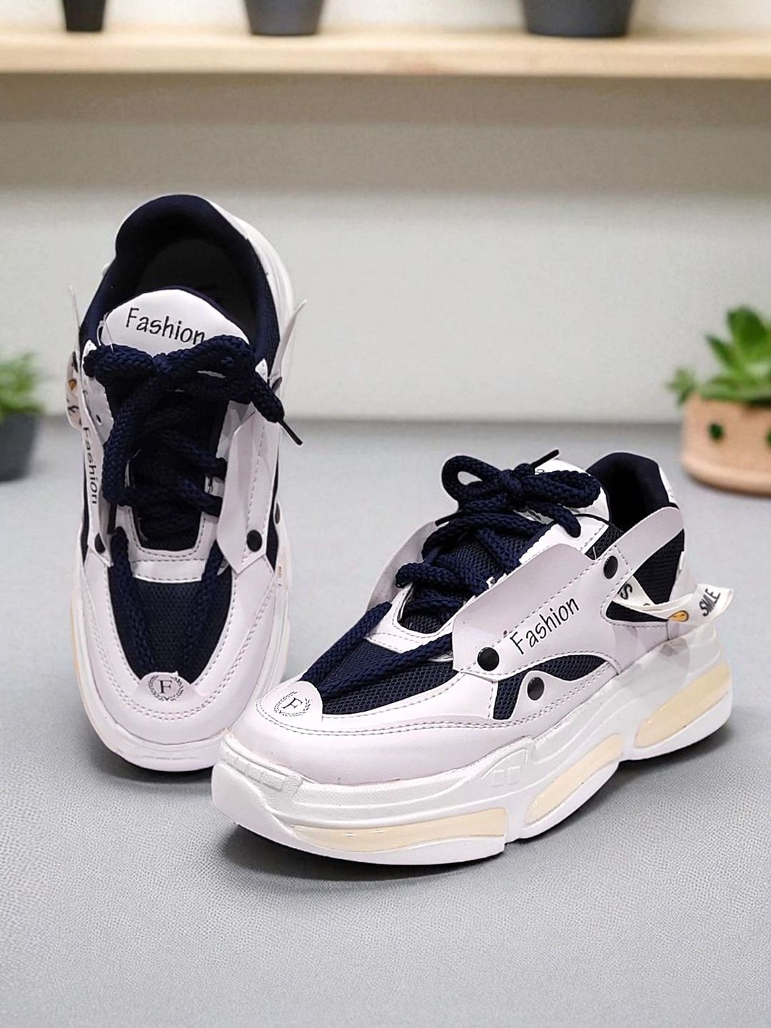 Layasa Men Textured Sneakers-picture-21