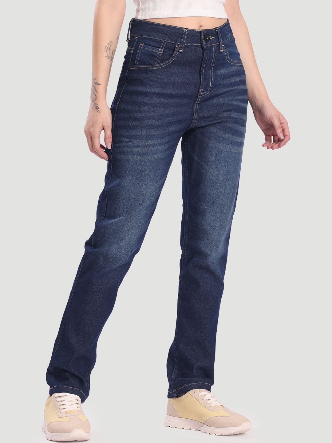 Roadster Men Slim Fit Mid-Rise Light Fade Stretchable Jeans