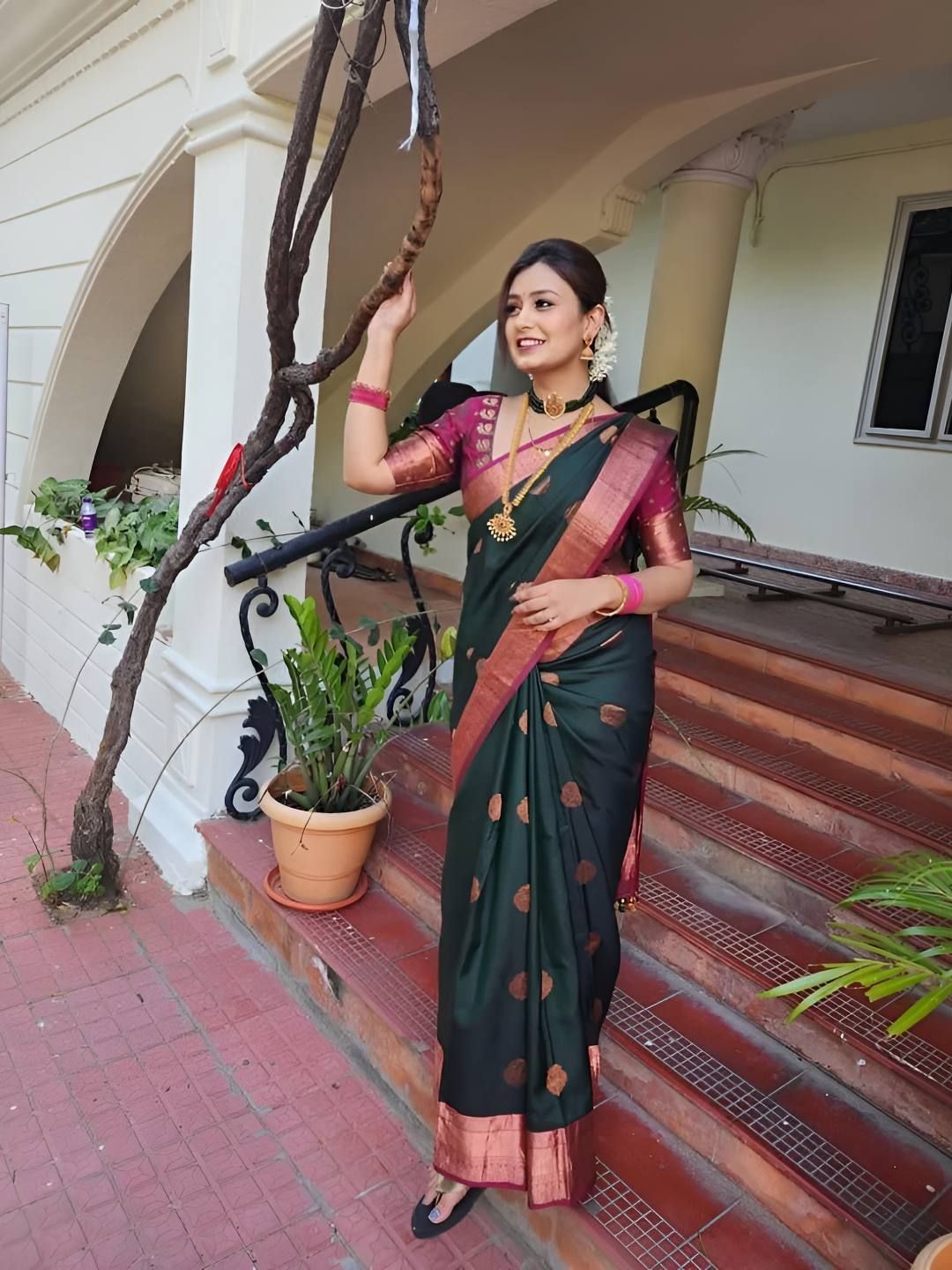 CANIZZARO Woven Design Zari Banarasi Saree-image-25