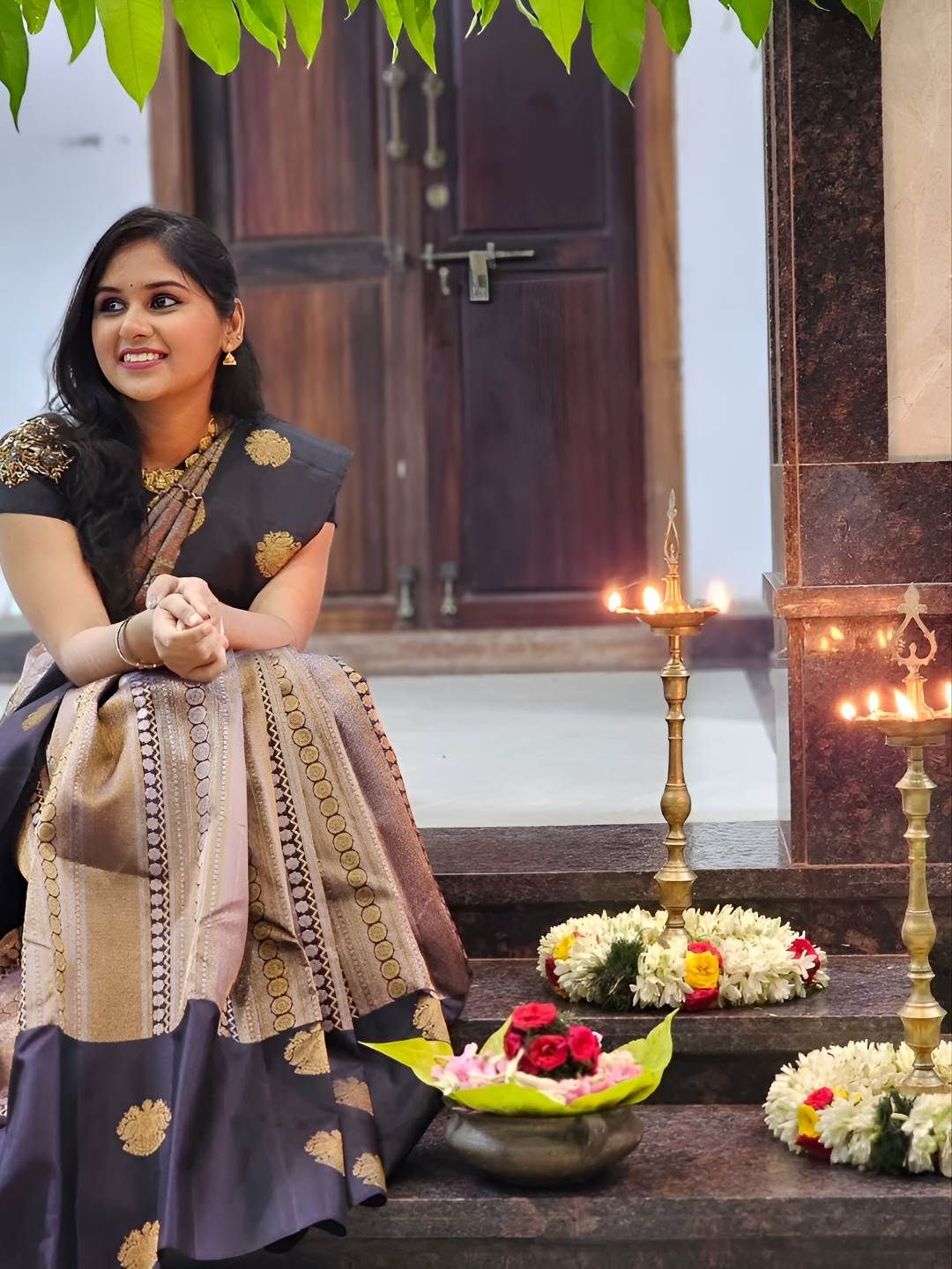 CANIZZARO Woven Design Zari Banarasi Saree-image-1