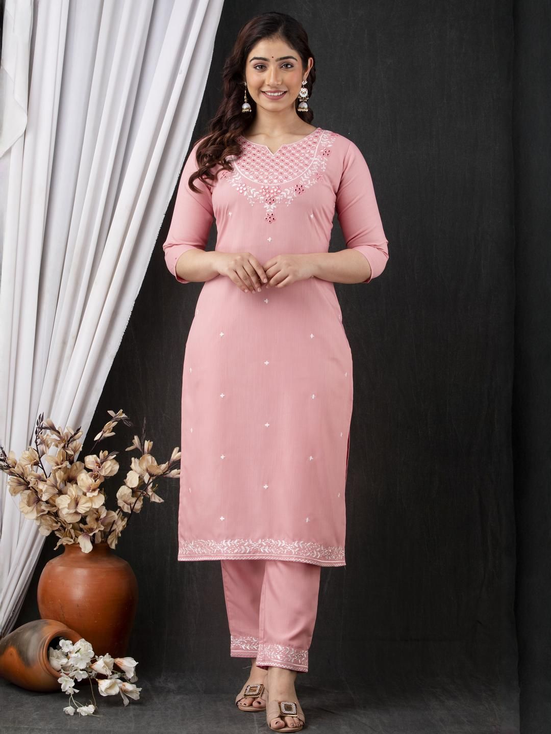 KRISKA Women Pink Embroidered Thread Work Kurta Set