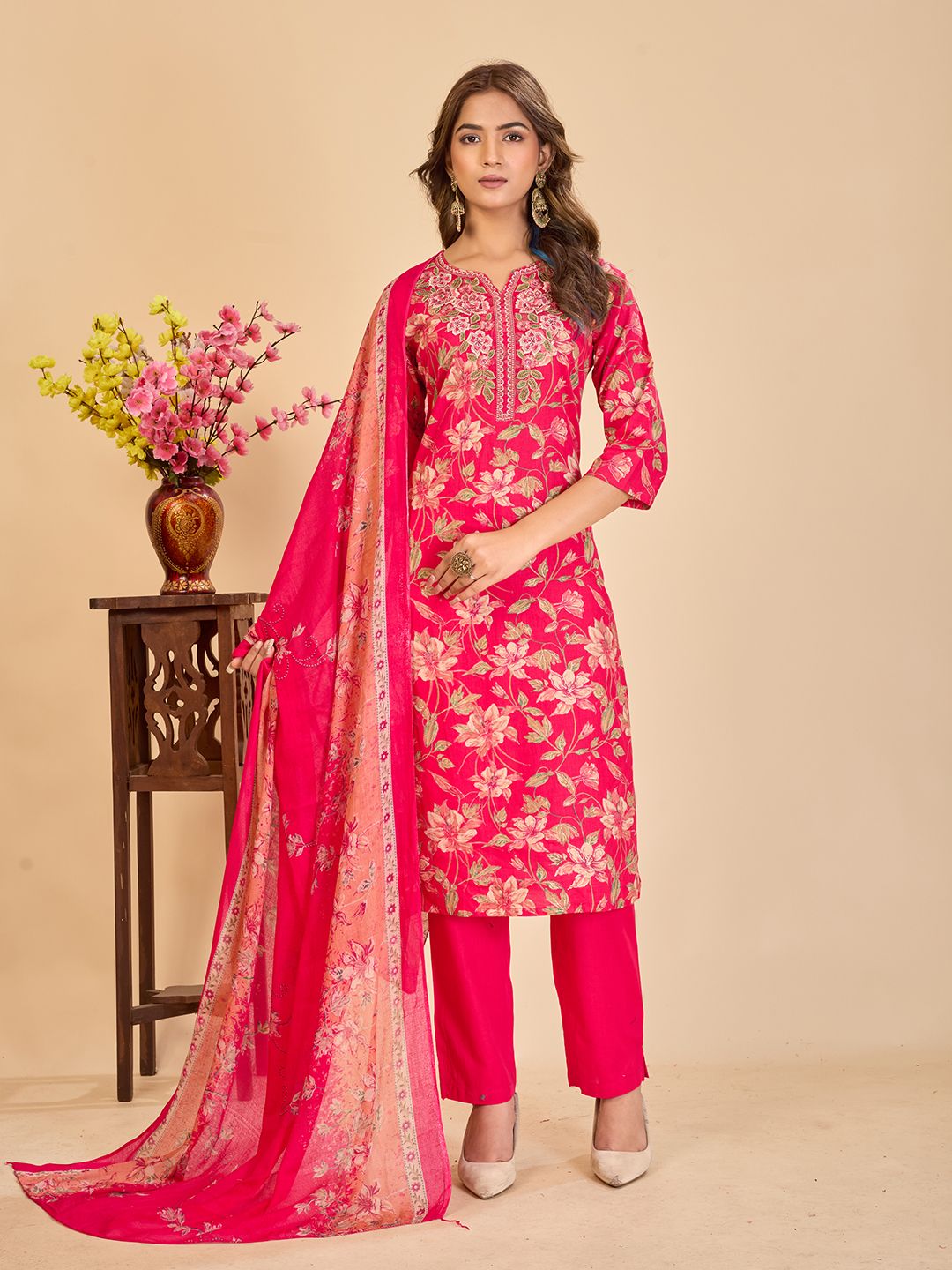 Larqi Women Floral Embroidered Regular Pure Cotton Kurta with Trousers & With Dupatta