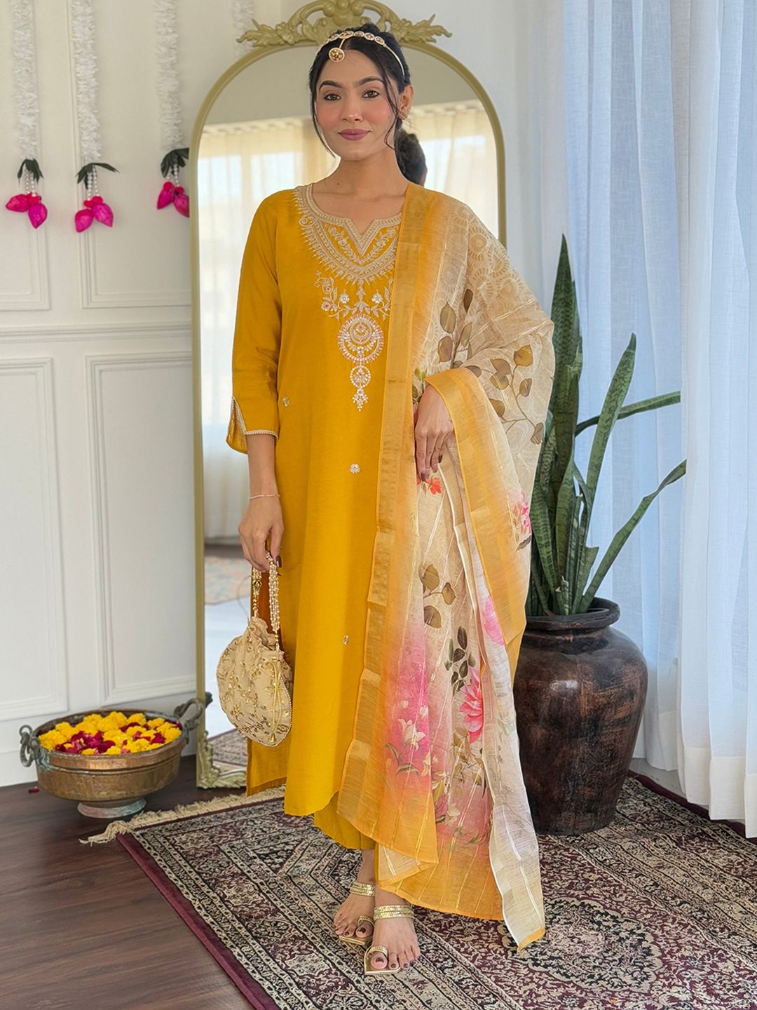 PAYA FASHION Women Floral Regular Kurta & Trousers With Dupatta