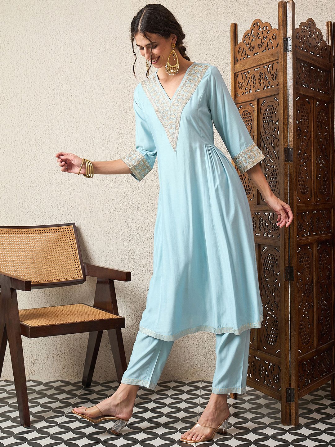 House of Pataudi Embroidered Sequinned Kurta With Trouser-picture-37