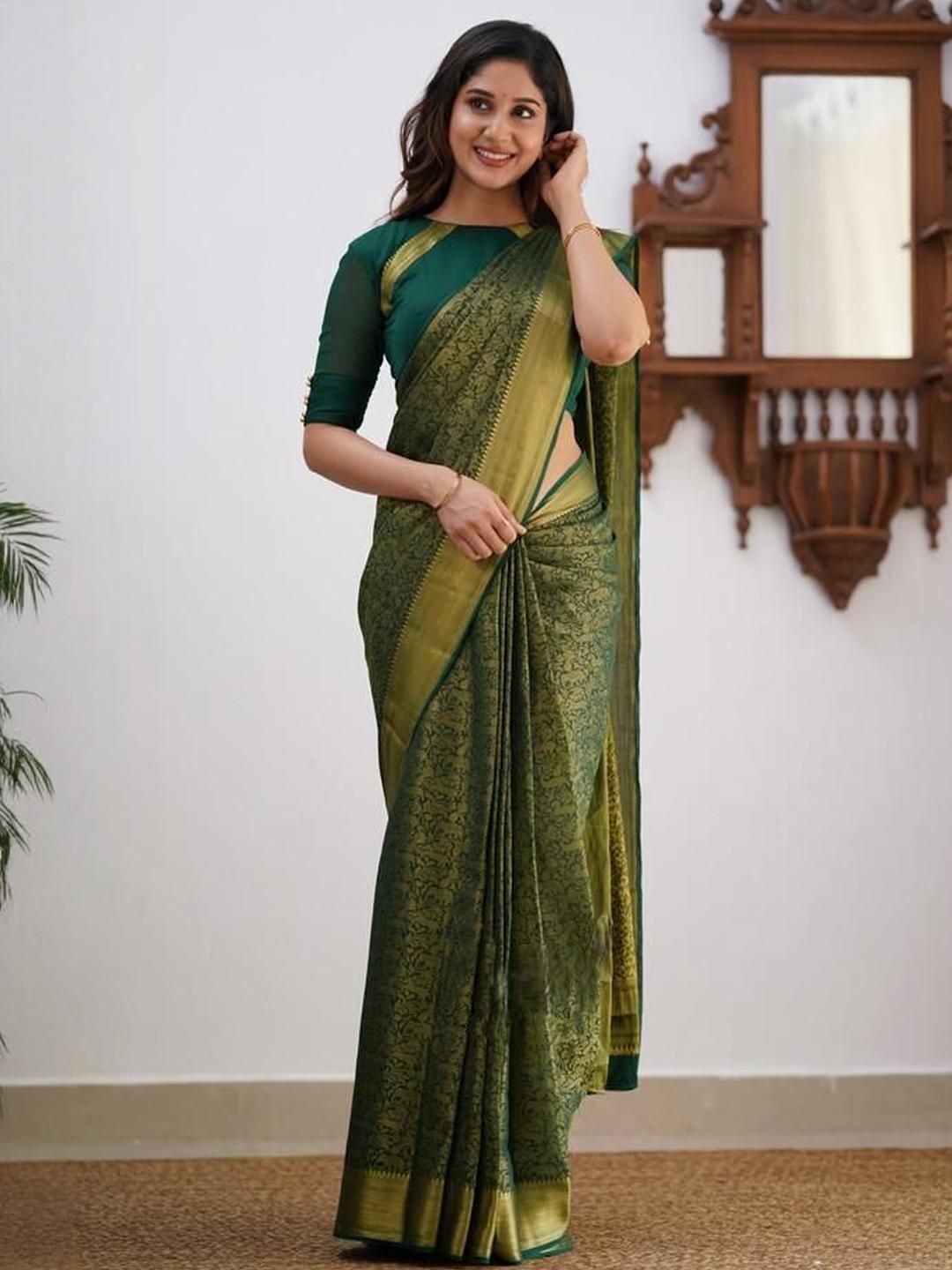 Zenophily Green Women Woven Kanjivaram Jacquard Saree-picture-32
