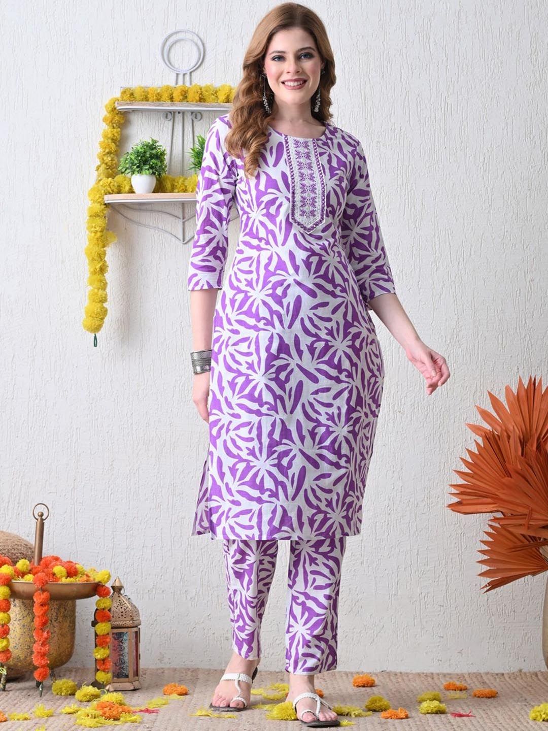 Women Floral Embroidered Cotton Kurta with Trousers