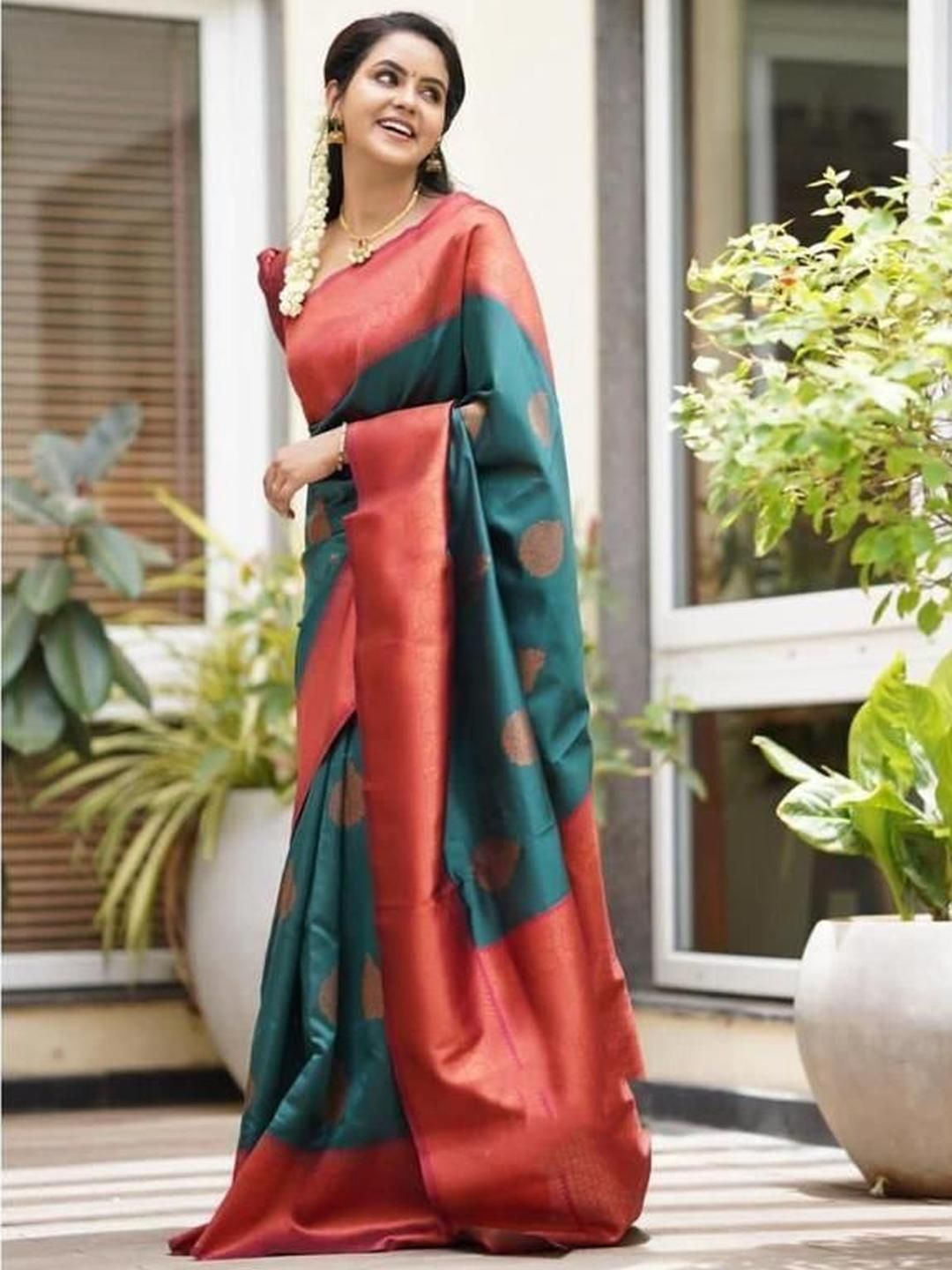 Zenophily Green & Red Women Kanjivaram Pure Silk Art Silk Saree-picture-17