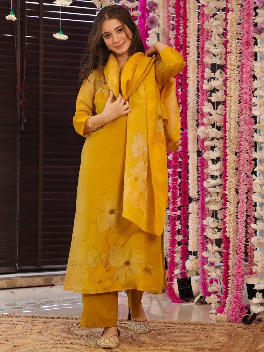 VASTRAHUT Floral Printed V-Neck Straight Kurta With Trousers And Dupatta
