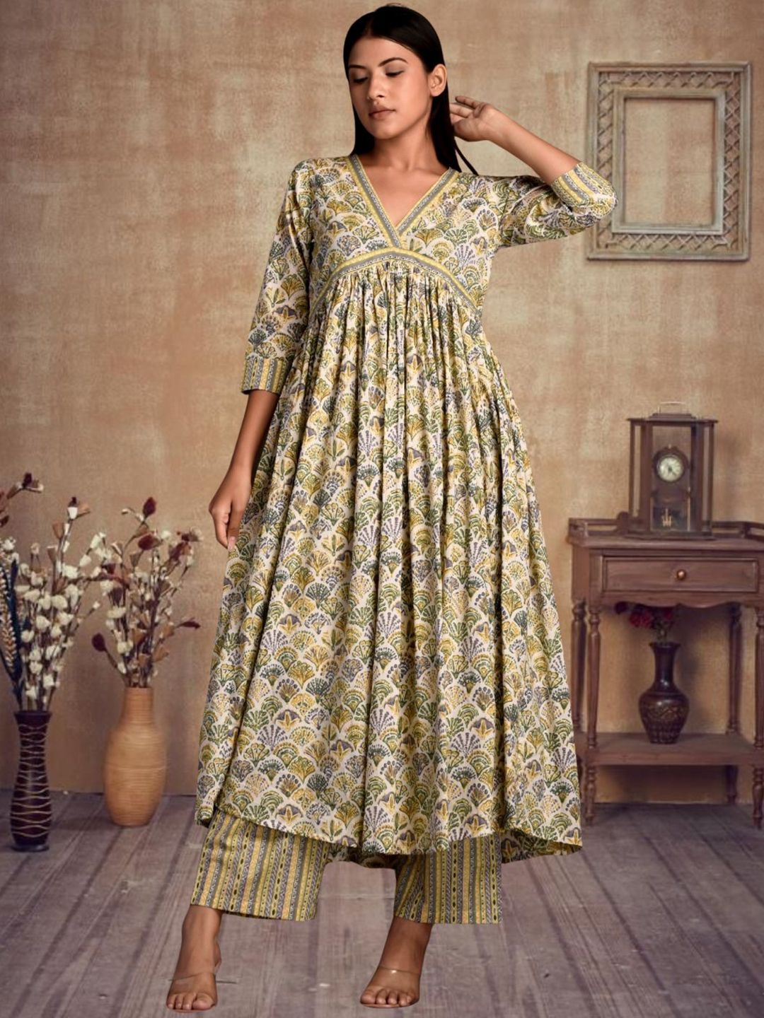 Women Ethnic Motifs Printed Anarkali Kurta with Trousers